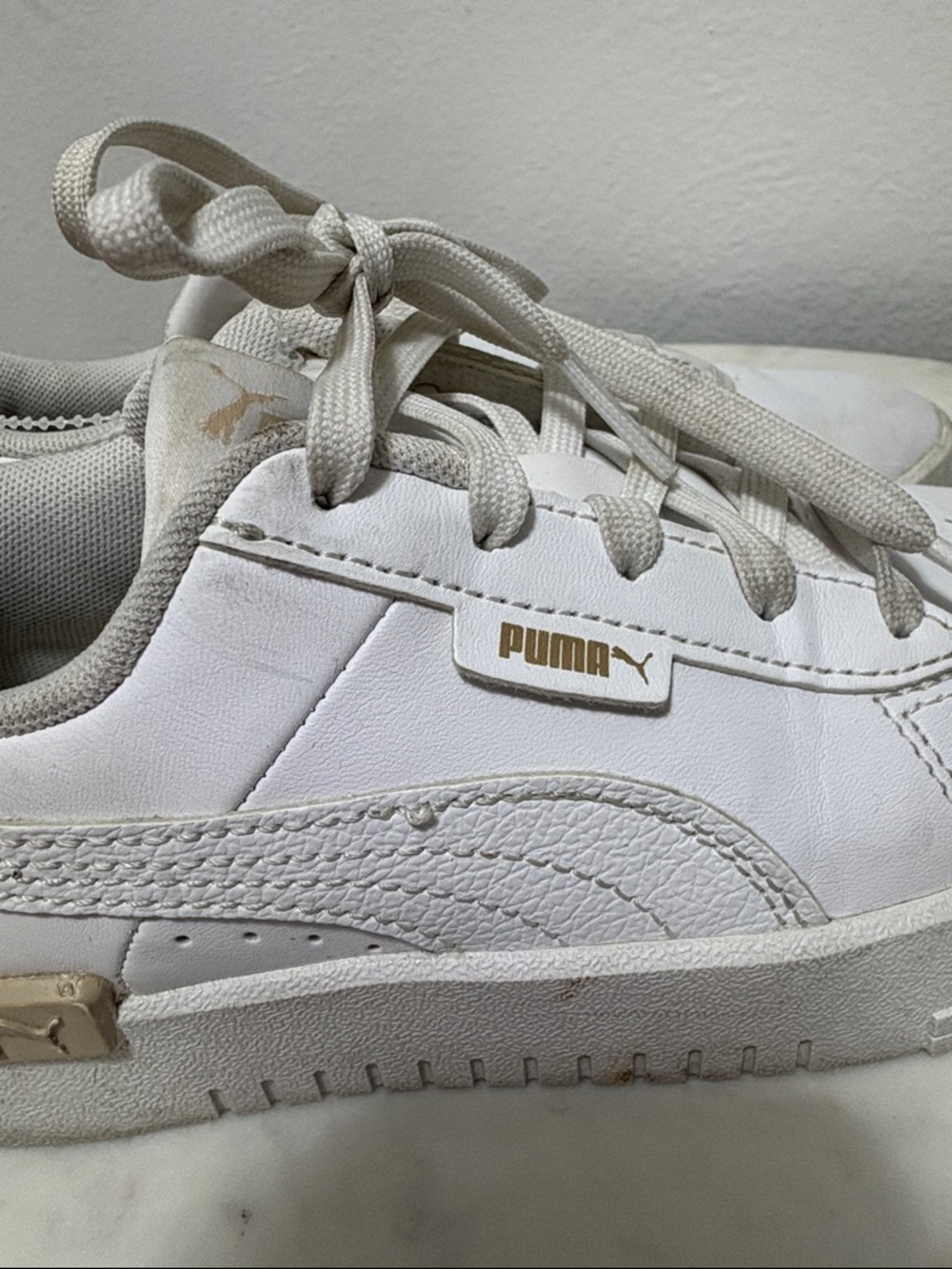 Puma Kids White Sneakers with Gold Accents - Picture 5 of 13